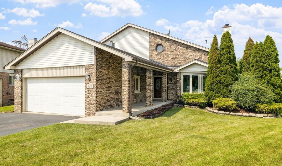 11231 S Lamon Ave, Alsip, IL 60803 - 3 Beds, 3 Bath