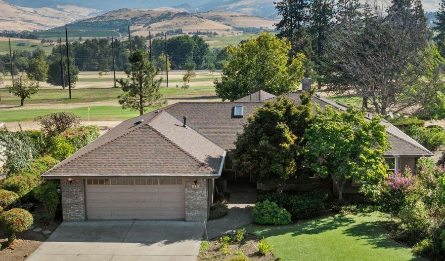 912 Cypress Point Loop, Ashland, OR 97520 - 3 Beds, 2 Bath