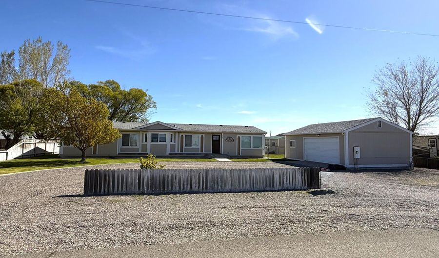 20 Mount Lewis Dr, Battle Mountain, NV 89820 - 3 Beds, 2 Bath