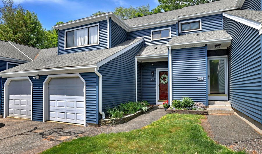 703 S Main St 703, Cheshire, CT 06410 - 2 Beds, 3 Bath