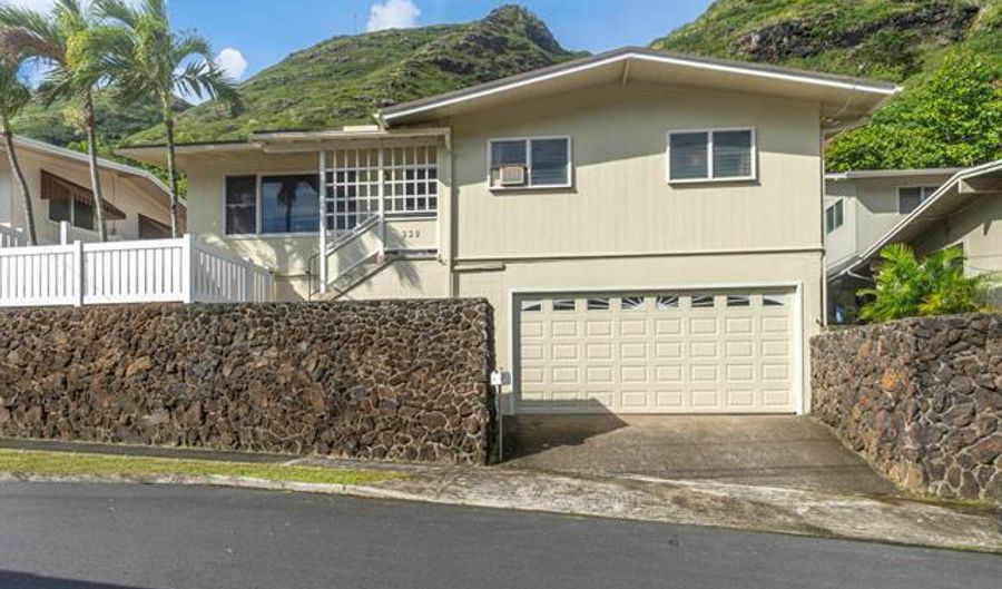 930 Ahuwale St, Honolulu, HI 96821 - 3 Beds, 2 Bath