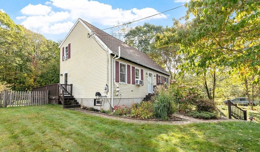 24 Ascension St, Blackstone, MA 01504 - 2 Beds, 2 Bath
