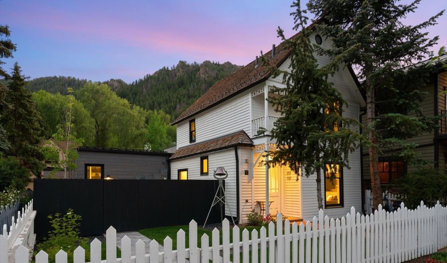 211 W Main St, Aspen, CO 81611 - 5 Beds, 6 Bath