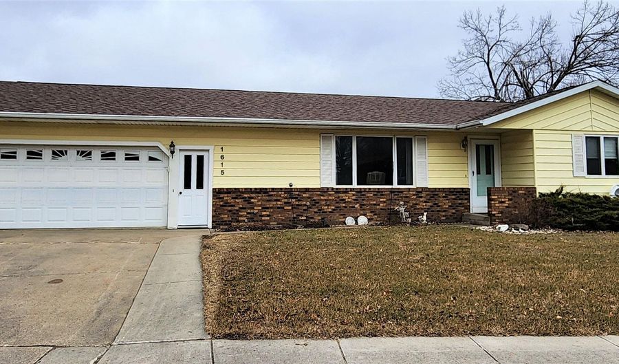 1615 E Nebraska St, Algona, IA 50511 - 3 Beds, 3 Bath