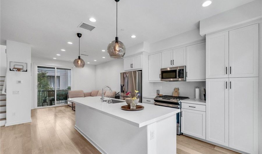 791 S Mosaic St, Anaheim, CA 92805 - 2 Beds, 3 Bath