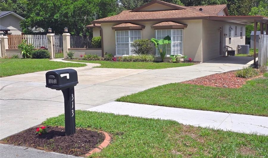 313 E HILLCREST St, Altamonte Springs, FL 32701 - 4 Beds, 2 Bath