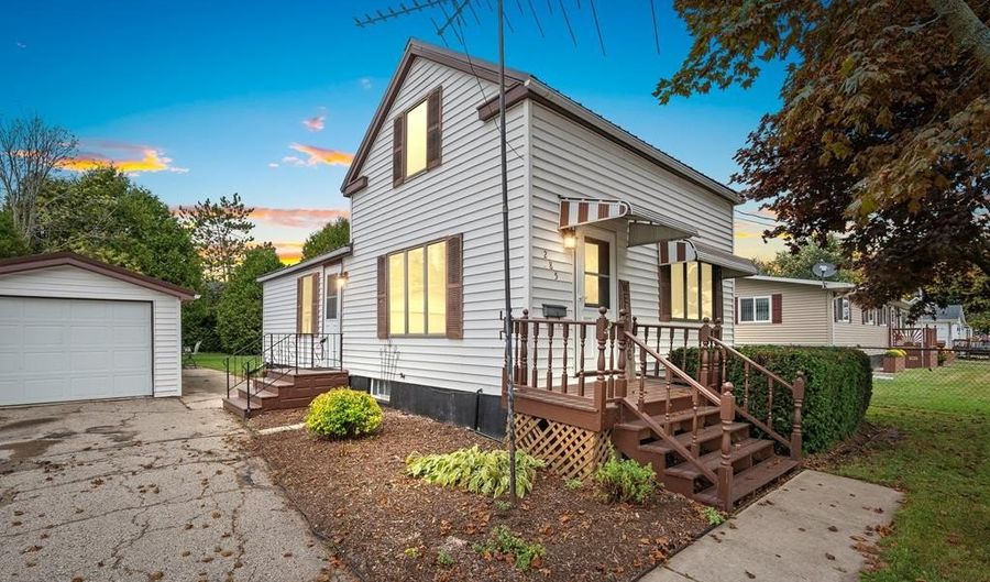 285 Division St, Algoma, WI 54201 - 3 Beds, 1 Bath