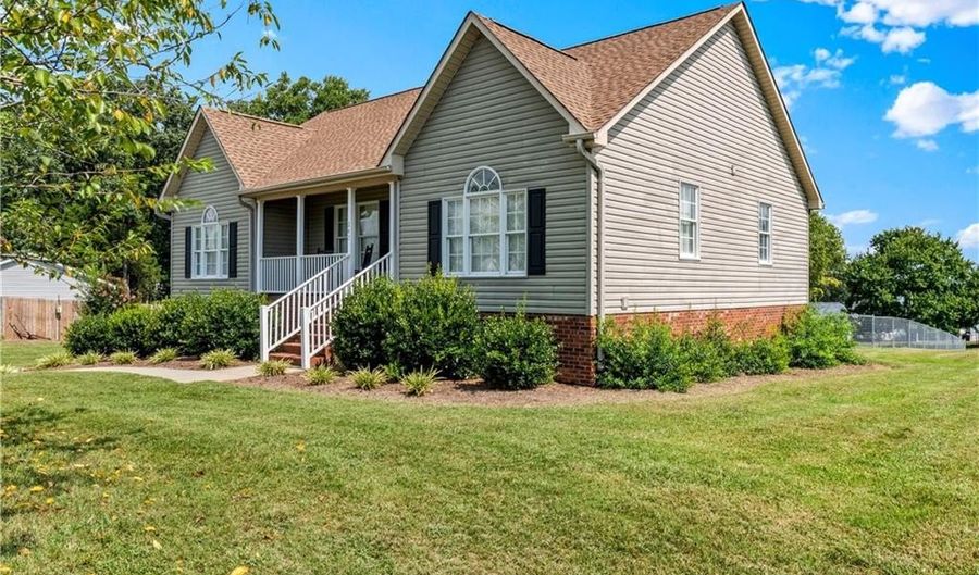 247 Peoples Creek Rd, Advance, NC 27006 - 3 Beds, 3 Bath