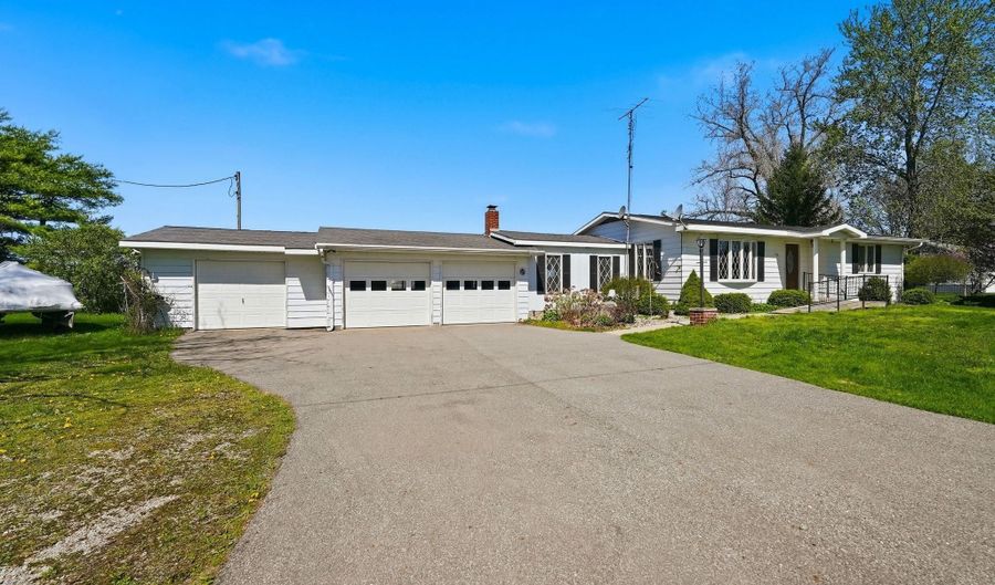 195 N 1075 W, Angola, IN 46703 - 3 Beds, 2 Bath