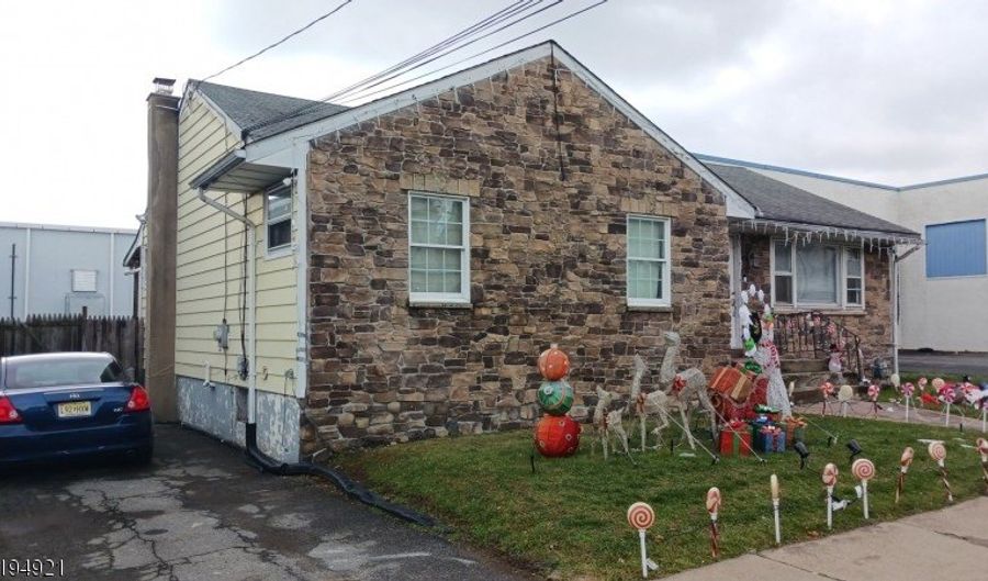 130 King St, Andover, NJ 07801 - 3 Beds, 2 Bath