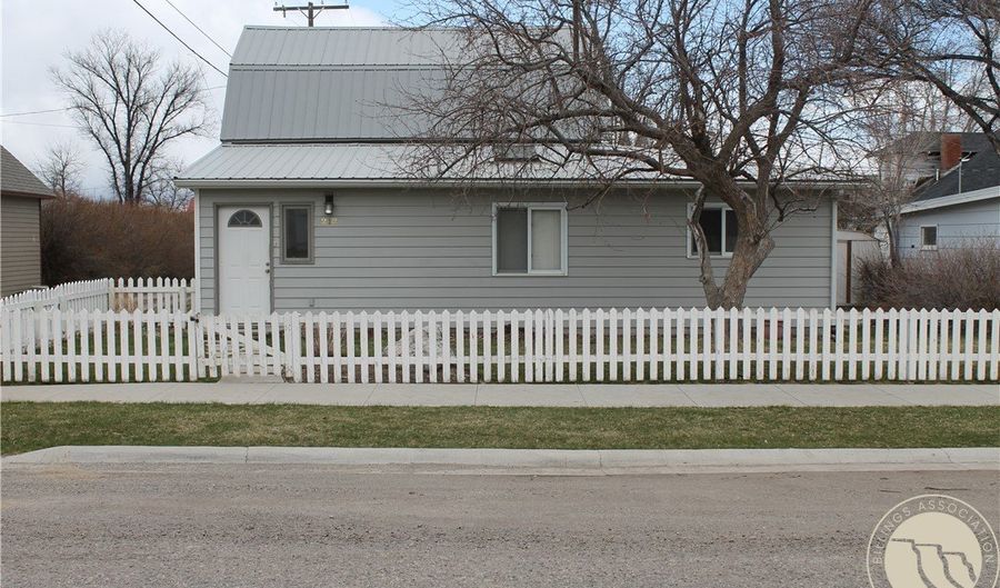 212 E 3rd Ave, Big Timber, MT 59011 - 3 Beds, 2 Bath