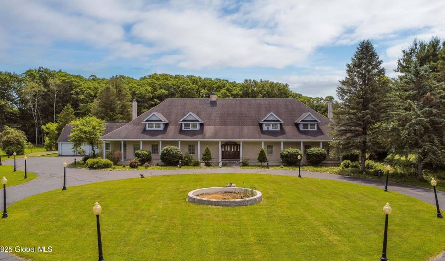 9 University Pl, Amsterdam, NY 12010 - 7 Beds, 8 Bath