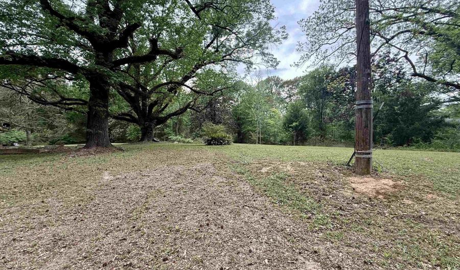 1613 BRENDLE Dr, Bastrop, LA 71220 - 2 Beds, 1 Bath