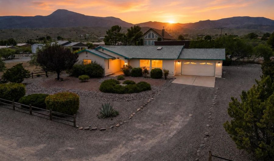 1080 Hummingbird Ln, Clarkdale, AZ 86324 - 3 Beds, 2 Bath