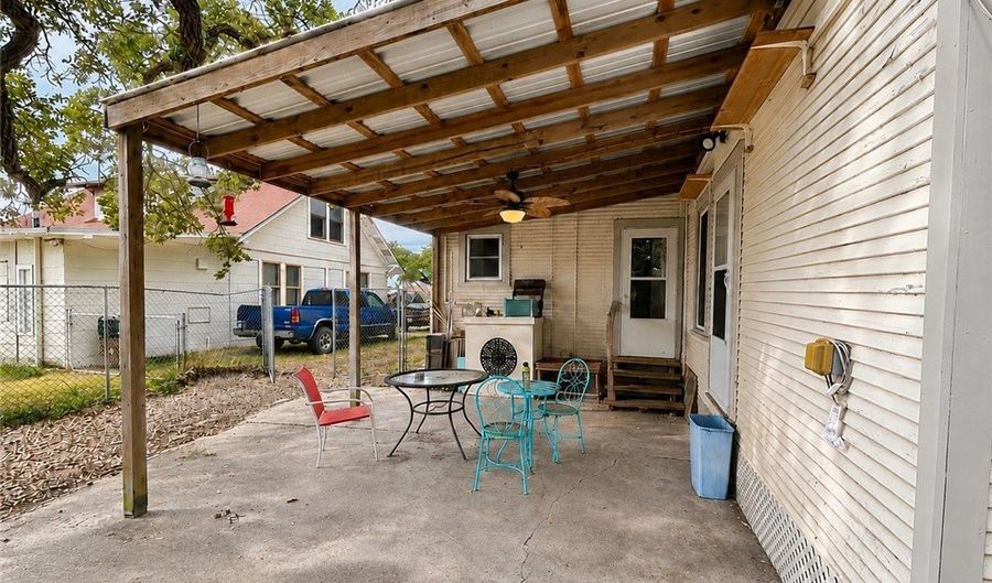 645 W Yoakum Ave, Aransas Pass, TX 78336 - 3 Beds, 2 Bath