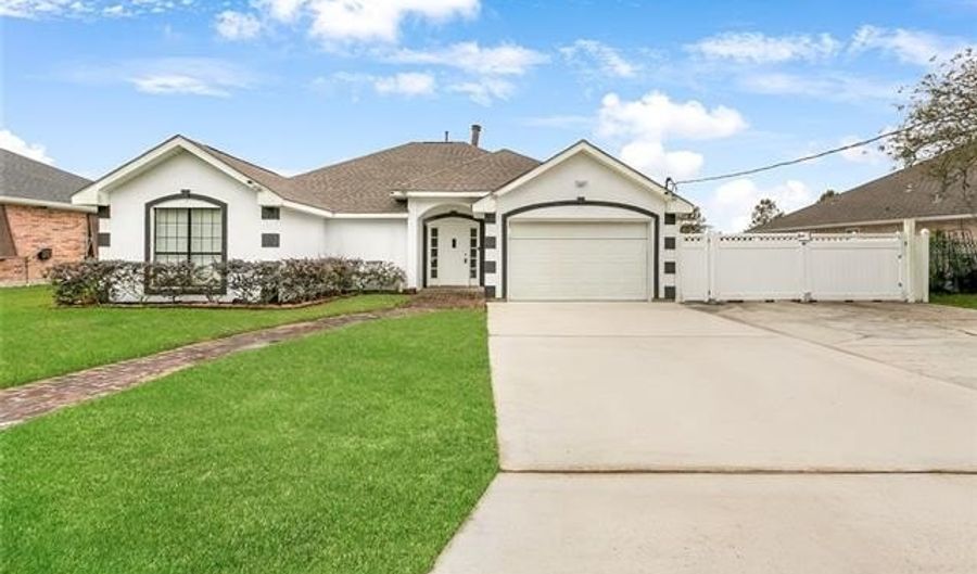 203 WILSON St, Belle Chasse, LA 70037 - 3 Beds, 2 Bath