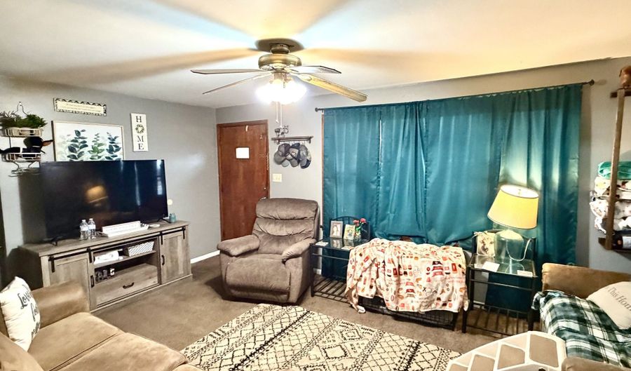 2208 E 5th St, Anderson, IN 46012 - 2 Beds, 1 Bath