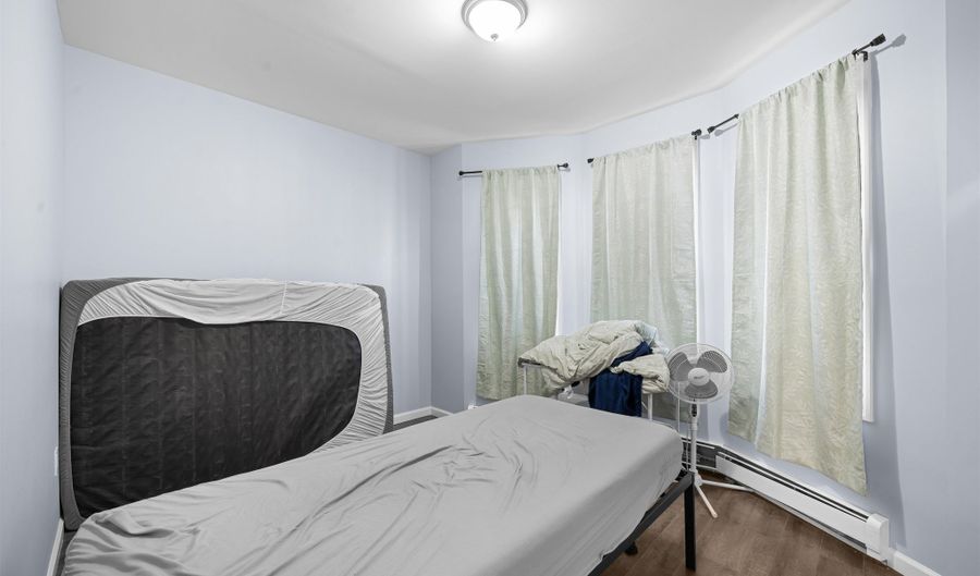 83 HOBART Ave, Bayonne, NJ 07002 - 3 Beds, 1 Bath