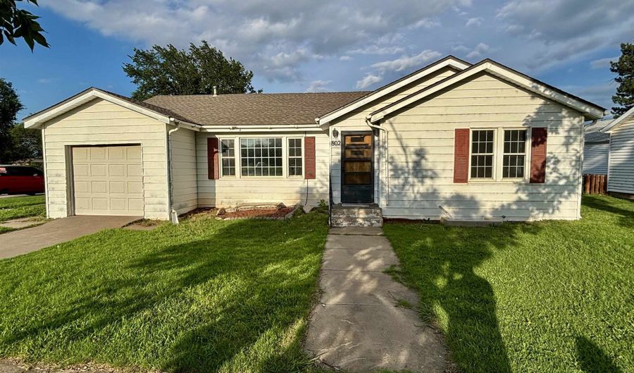 802 Avenue E, Beaver, OK 73932 - 4 Beds, 2 Bath