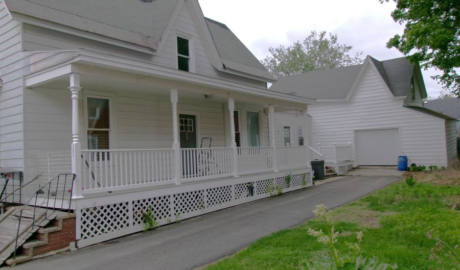 121 Summer St, Auburn, ME 04210 - 3 Beds, 2 Bath