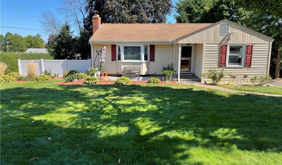 114 Waters View Dr, Wethersfield, CT 06109 - 3 Beds, 2 Bath