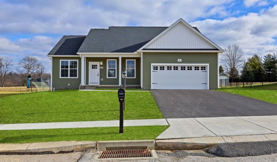 42 LOBELL Rd, Abbottstown, PA 17301 - 3 Beds, 2 Bath