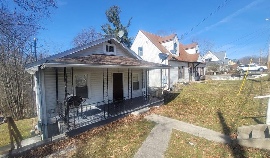 221 GROVE Ave, Beckley, WV 25801 - 3 Beds, 2 Bath