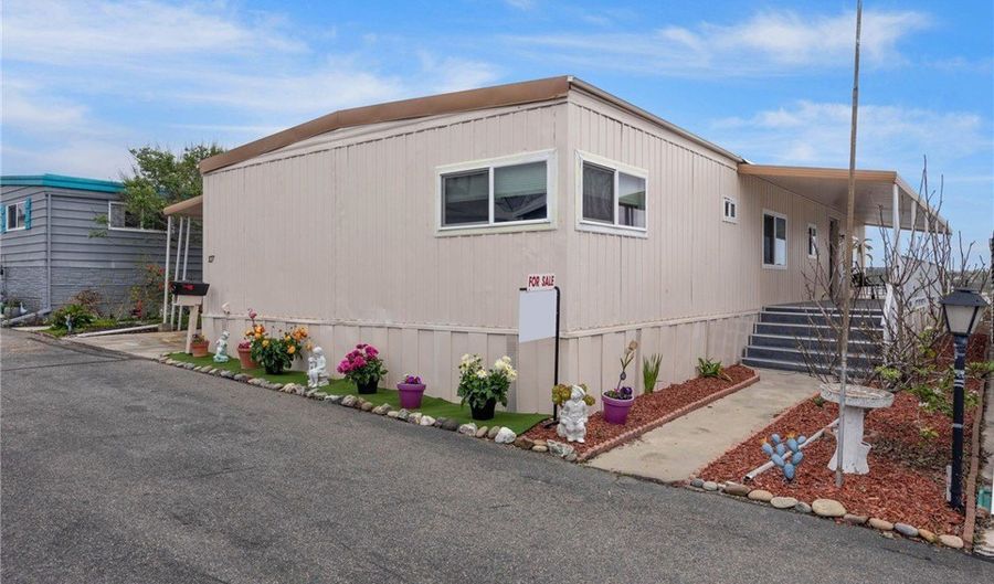 127 Brookside Ln, Oceanside, CA 92056 - 2 Beds, 2 Bath