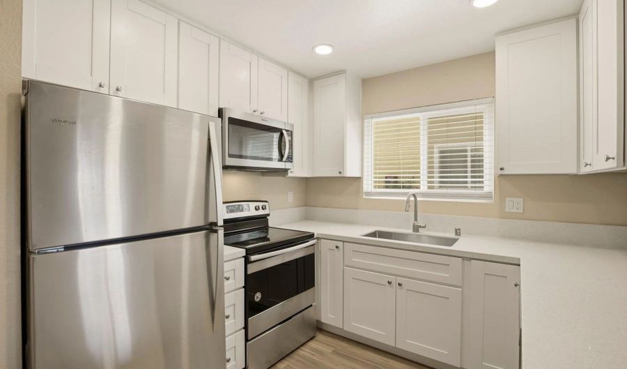 830 W Lincoln Ave 156, Escondido, CA 92026 - 2 Beds, 1 Bath