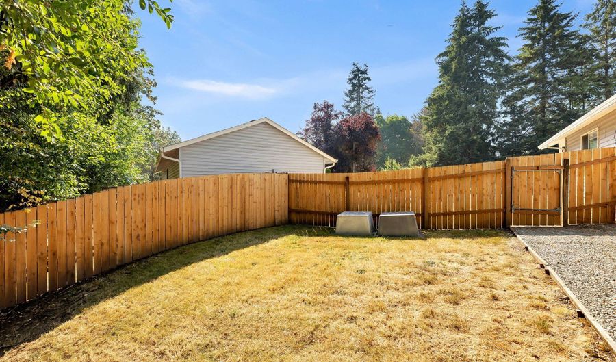 214 SE 11TH Cir, Battle Ground, WA 98604 - 3 Beds, 2 Bath