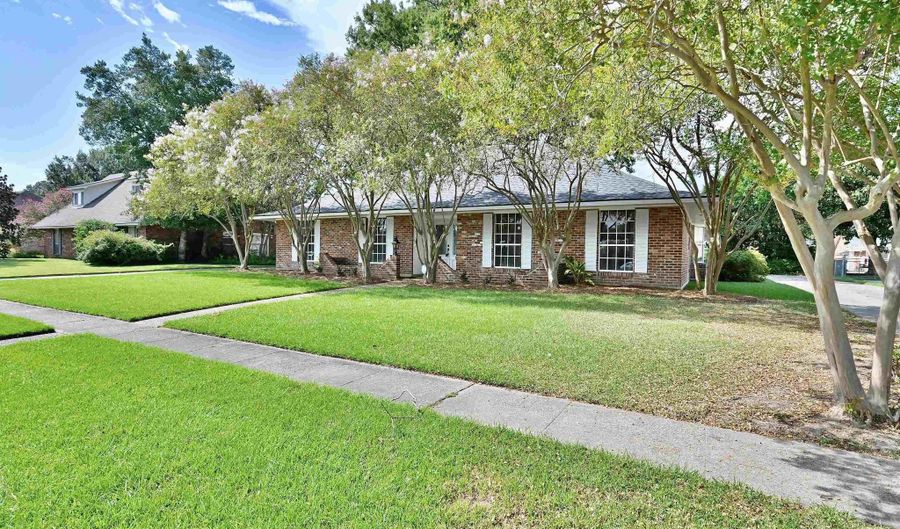 9023 Whitehall Ave, Baton Rouge, LA 70806 - 4 Beds, 3 Bath