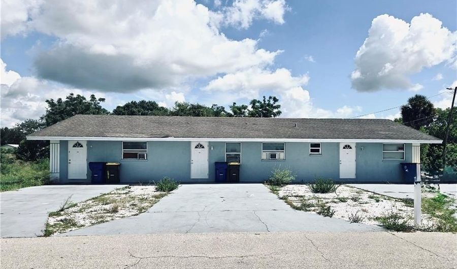 302 Garrett Rd E, Avon Park, FL 33825 - 5 Beds, 3 Bath