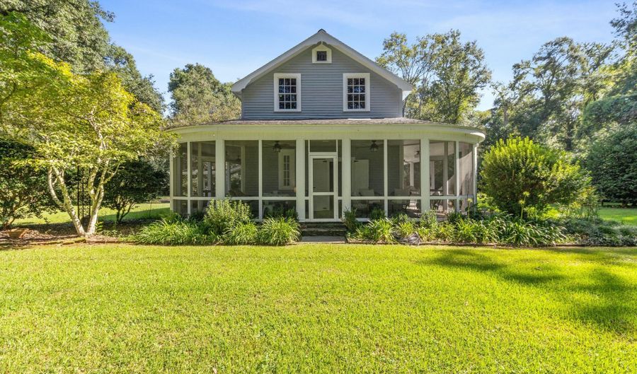 193 A Notre Reve Ln, Arnaudville, LA 70512 - 6 Beds, 3 Bath
