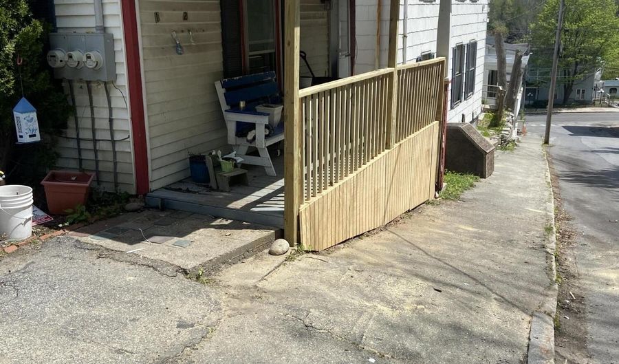 21 Laurel St, Augusta, ME 04330 - 0 Beds, 2 Bath