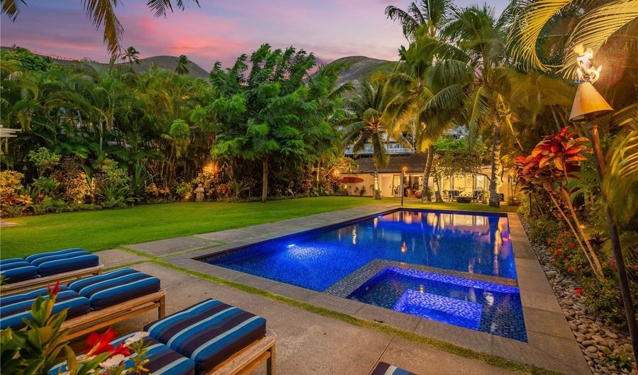 1586 Mokulua Dr, Kailua, HI 96734 - 4 Beds, 5 Bath