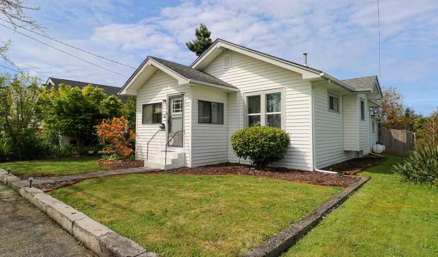 557 N COLLIER St, Coquille, OR 97423 - 2 Beds, 1 Bath