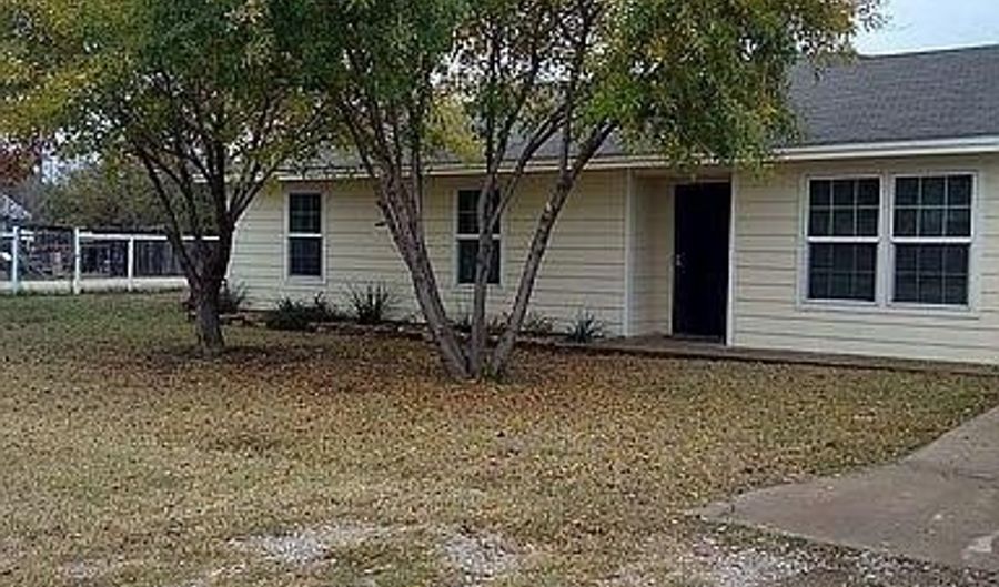701 Matthews, Albany, TX 76430 - 3 Beds, 2 Bath