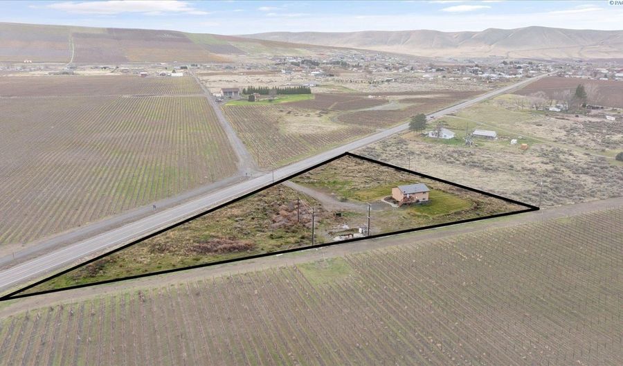 28708 E SR 224, Benton City, WA 99320 - 5 Beds, 2 Bath