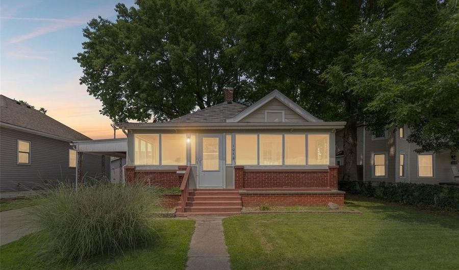 106 W Elm St, Alton, IL 62002 - 2 Beds, 1 Bath