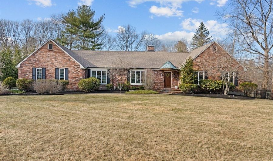 12 Alonesos Way, Andover, MA 01810 - 4 Beds, 3 Bath