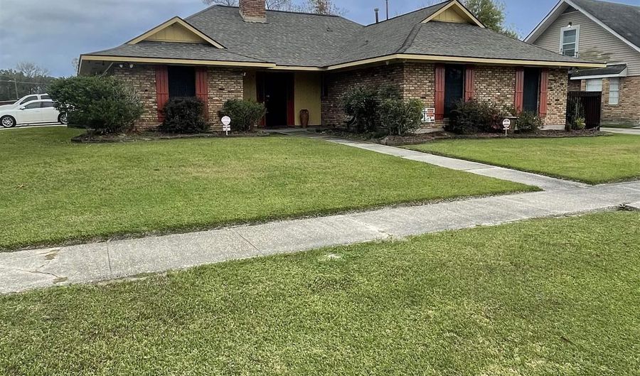 3738 Redlands Dr, Baton Rouge, LA 70814 - 4 Beds, 3 Bath