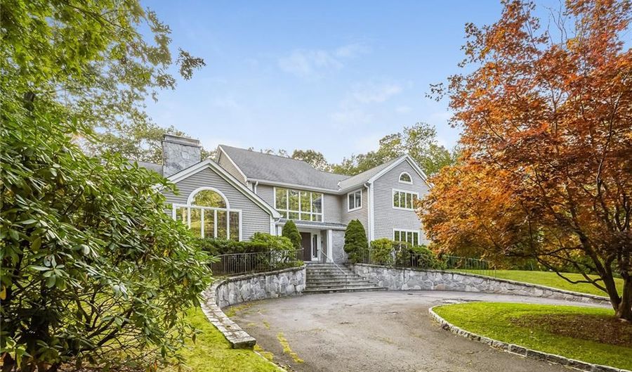 34 Country Club Rd, Stamford, CT 06903 - 5 Beds, 6 Bath
