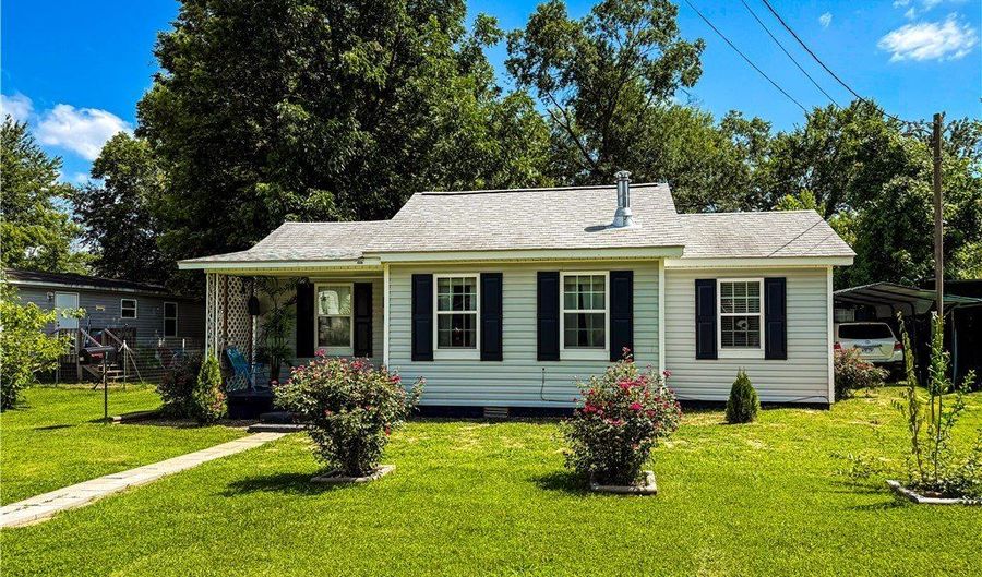 614 NE 2nd St, Atkins, AR 72823 - 2 Beds, 1 Bath