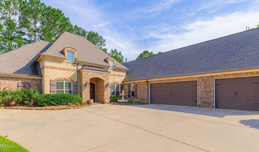 103 Bella Vista Dr, Brandon, MS 39042 - 5 Beds, 4 Bath