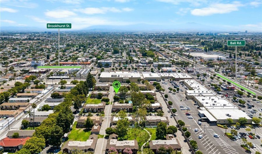 931 S Sutter Crk, Anaheim, CA 92804 - 2 Beds, 1 Bath