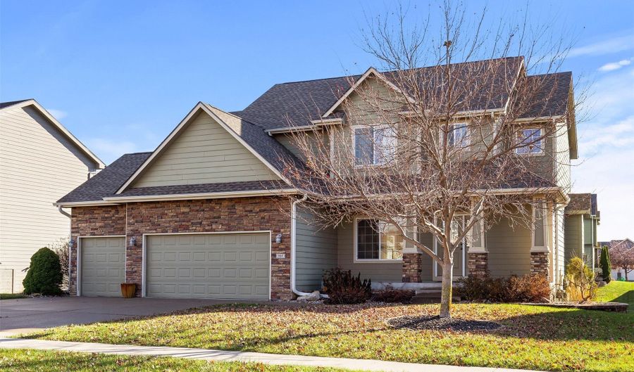 707 NE 46th Ct, Ankeny, IA 50021 - 5 Beds, 3 Bath