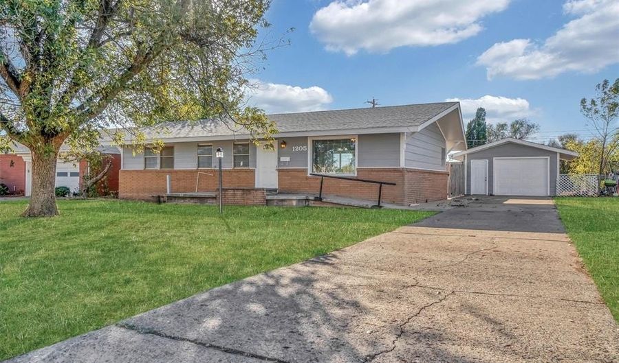 1205 N Chalmers St, Altus, OK 73521 - 3 Beds, 1 Bath