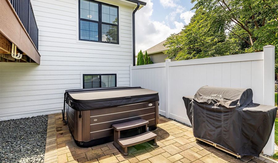 1304 NE 53rd Ct, Ankeny, IA 50021 - 5 Beds, 3 Bath