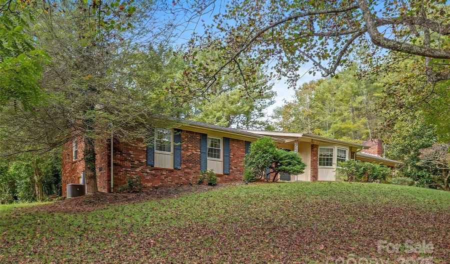 91 Haw Creek Cir, Asheville, NC 28805 - 4 Beds, 2 Bath