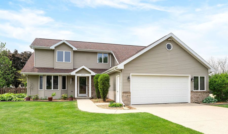 2539 W SUNNYVIEW Cir, Appleton, WI 54914 - 3 Beds, 4 Bath
